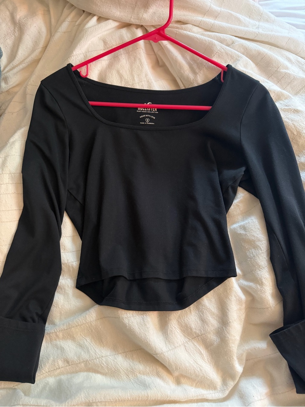 Hollister Black Long-Sleeve Scoop Neck Crop Top